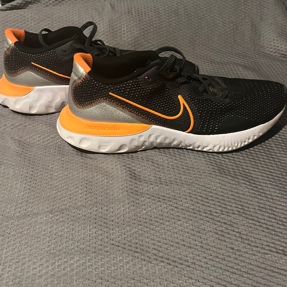 Men’s Nike renew running shoe size 10